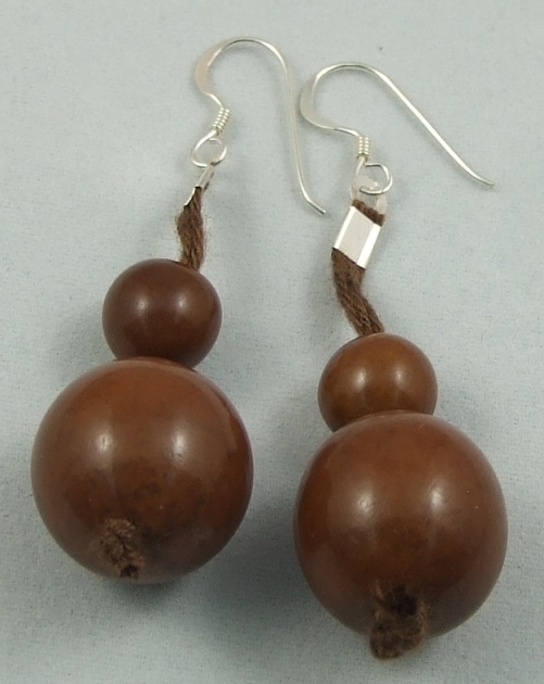 Earrings - Pearl and Badge (k)